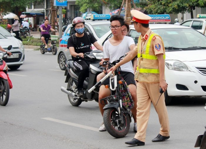 Mơ thấy công an đang đuổi bắt xe của bạn thân