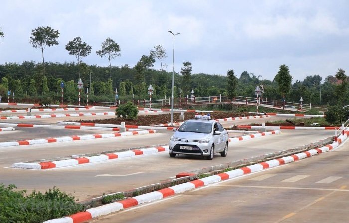 Những giấc mơ liên quan đến việc lái xe ô tô thường thông báo về chuyện tiền bạc, công việc hay sức khỏe