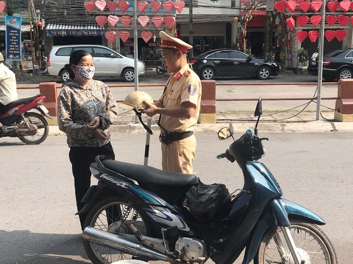 Mơ thấy vợ của mình vi phạm luật giao thông