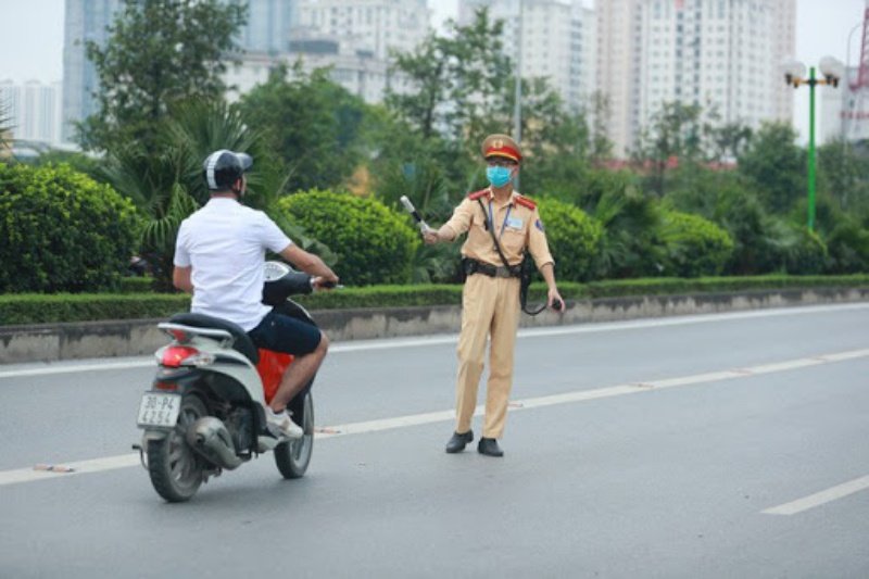 Mộng thấy công an giao thông bắt người khác đánh nhanh cặp lô 93 - 24.